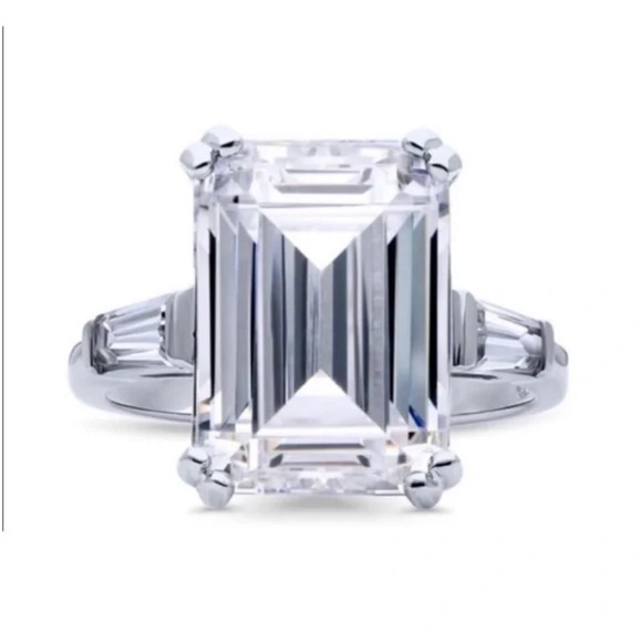 STERLING SILVER EMERALD CUT RING SIZE 7 - Picture 5 of 8